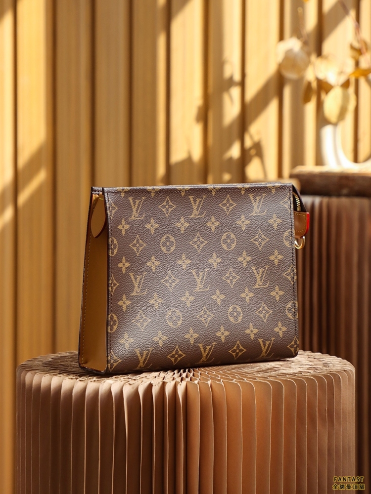 LV 路易威登 TOILETRY26新款洗漱包 #M81412