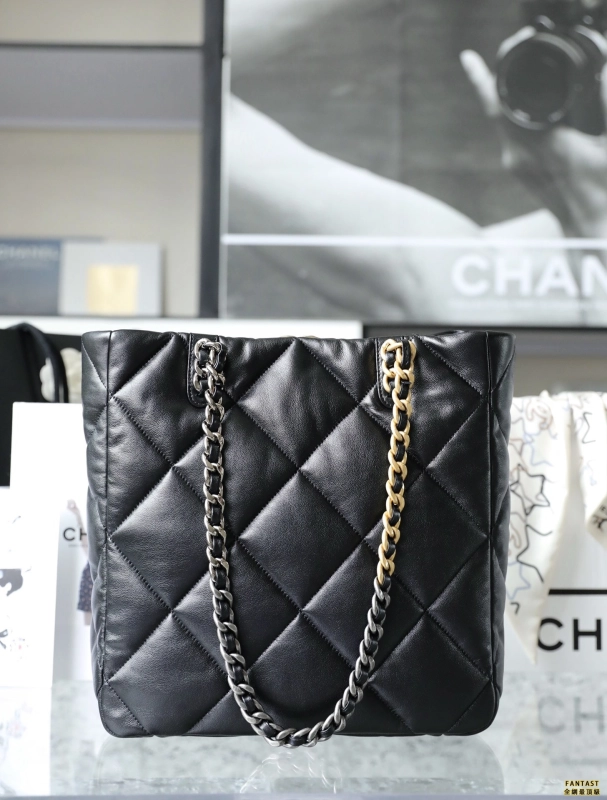 Chanel22/23秋冬 ShoppingBag19購物袋 黑色