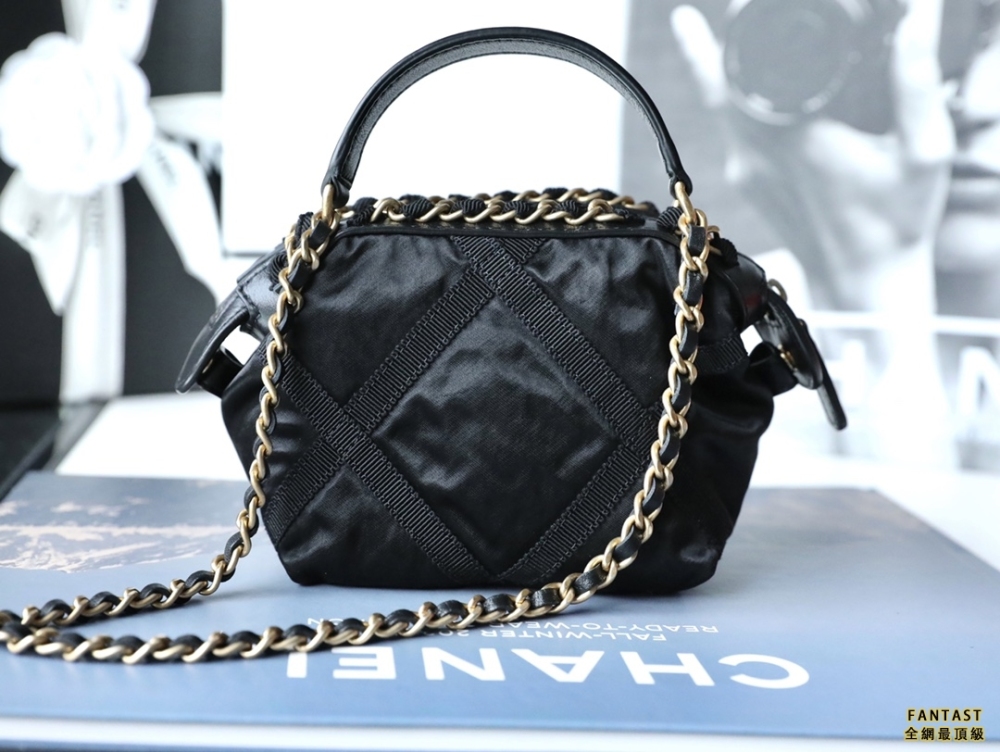 CHANEL｜22p 春夏系列 mini餃子包/尼龍餃子包 黑色