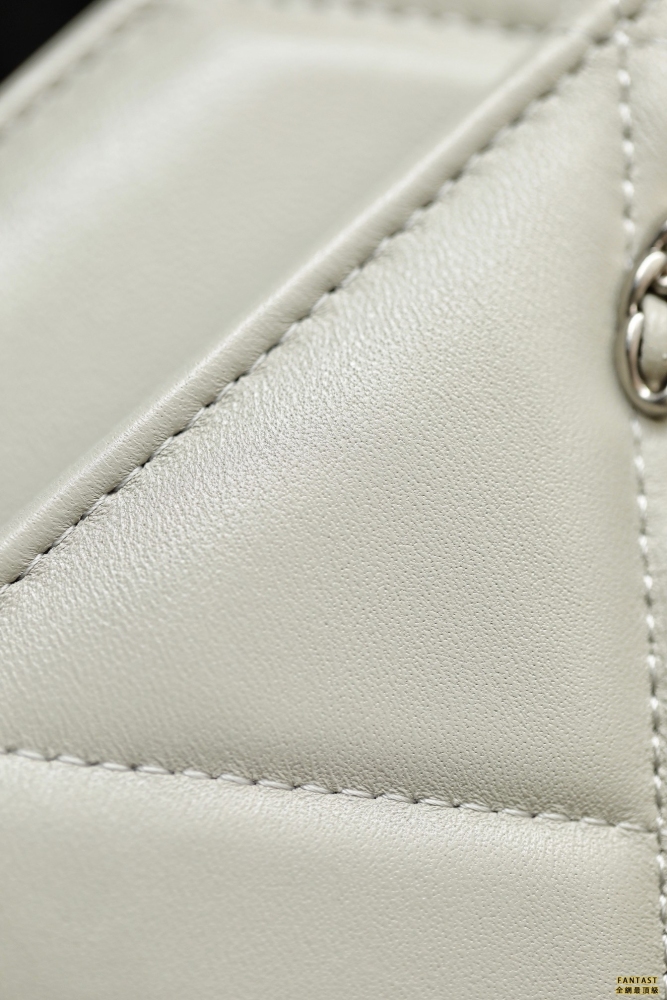 CHANEL22c早春新款 最新啞銀扣19WOC淺灰