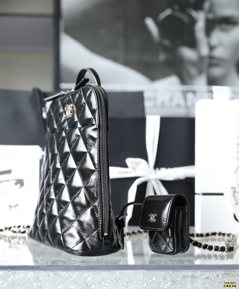 chanel 22A手工坊 亮面牛皮雙肩背包 黑色