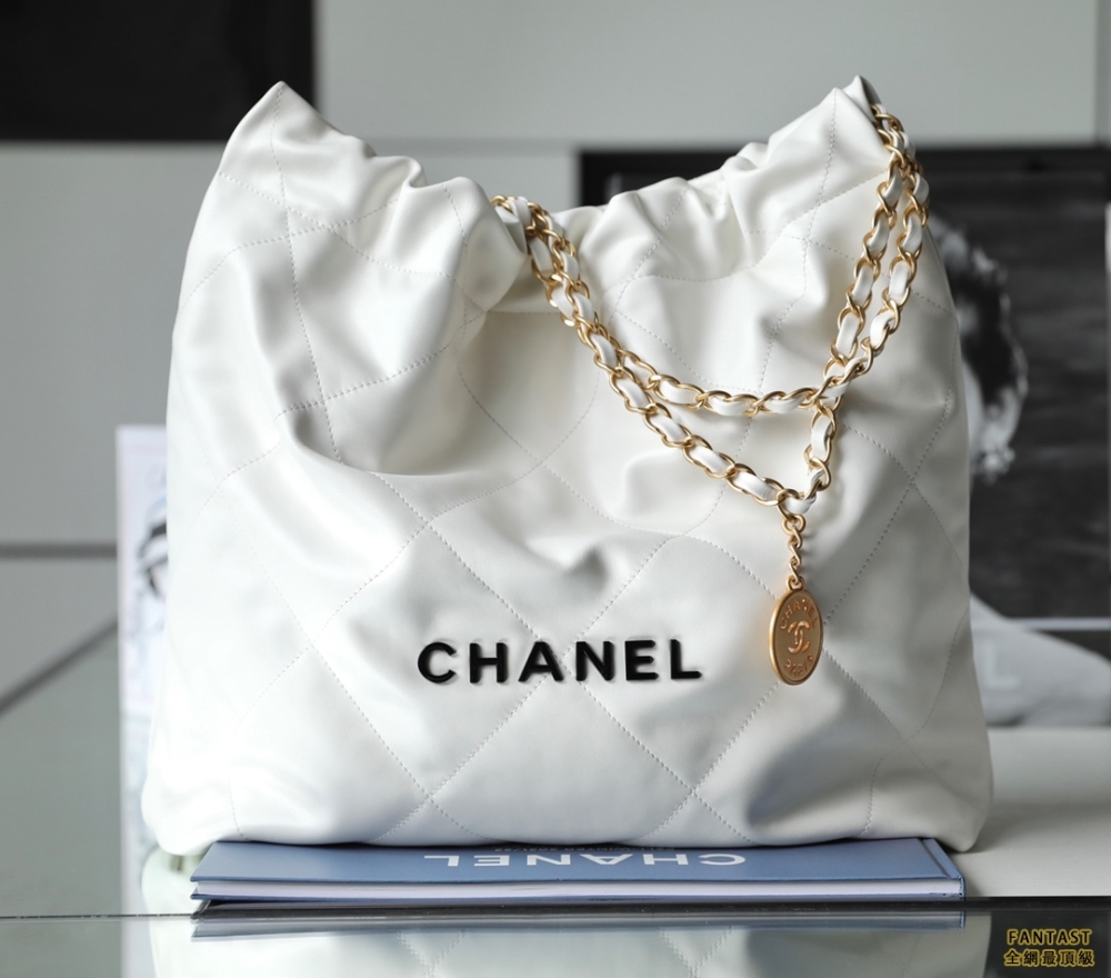 Chanel 22s | 白色/黑扣 22bag中號