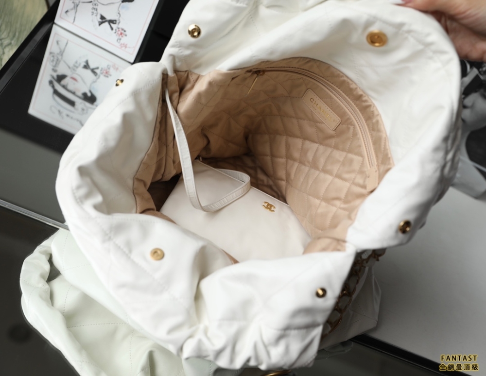 Chanel 22s | 白色/黑扣 22bag大號