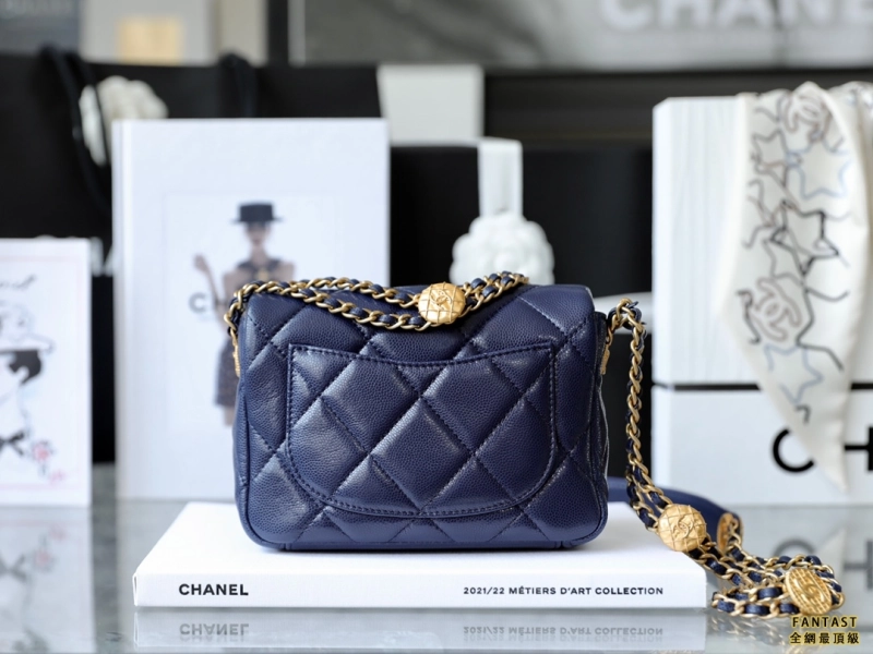 Chanel 22A手工坊 金幣口蓋包 mini藍色