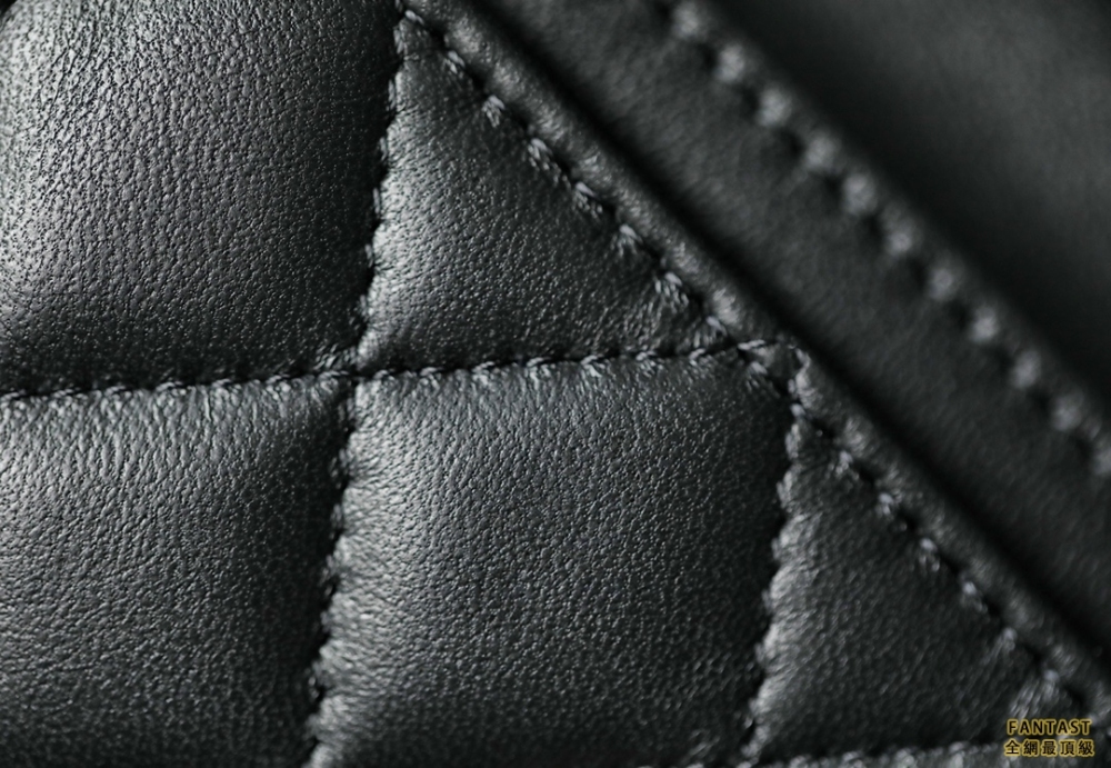 CHANEL CLASSIC 翻蓋零錢包 CF細膩羊皮卡套 黑銀