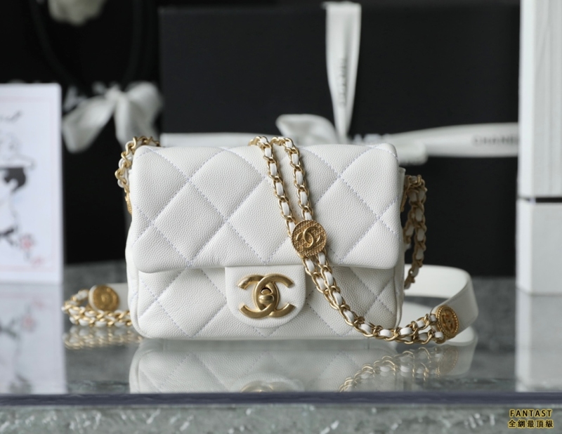 Chanel 22A手工坊 金幣口蓋包 mini白色