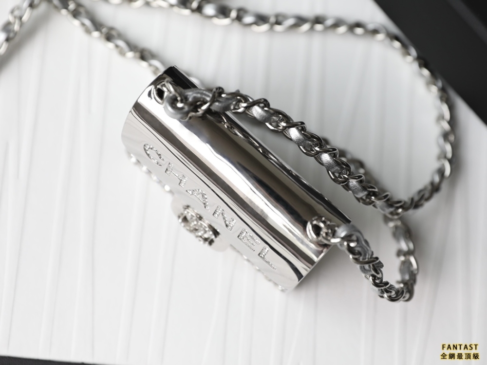 CHANEL22p｜春夏新款飾品鏈條小包 Tinybag金屬裝飾盒 銀色/水晶鑽