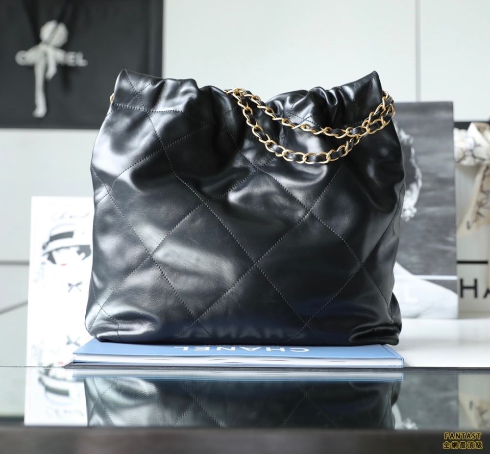 Chanel 22s|  黑色白扣 22bag大號