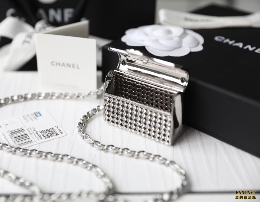 CHANEL22p｜春夏新款飾品鏈條小包 Tinybag金屬裝飾盒 銀色/水晶鑽