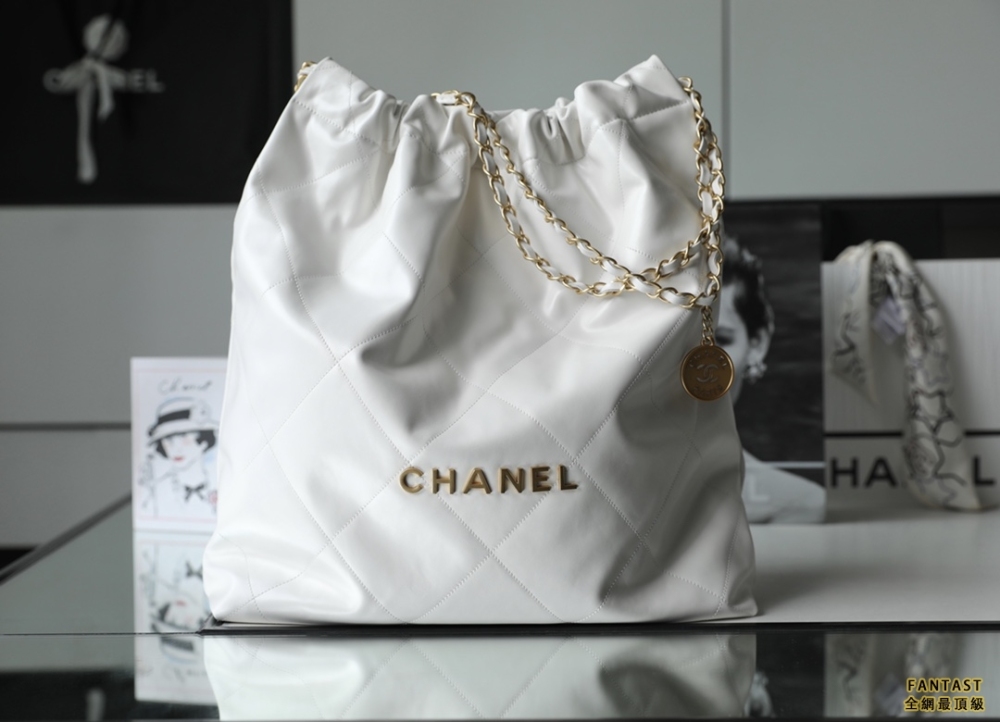 Chanel 22s|  白色金扣 22bag中號