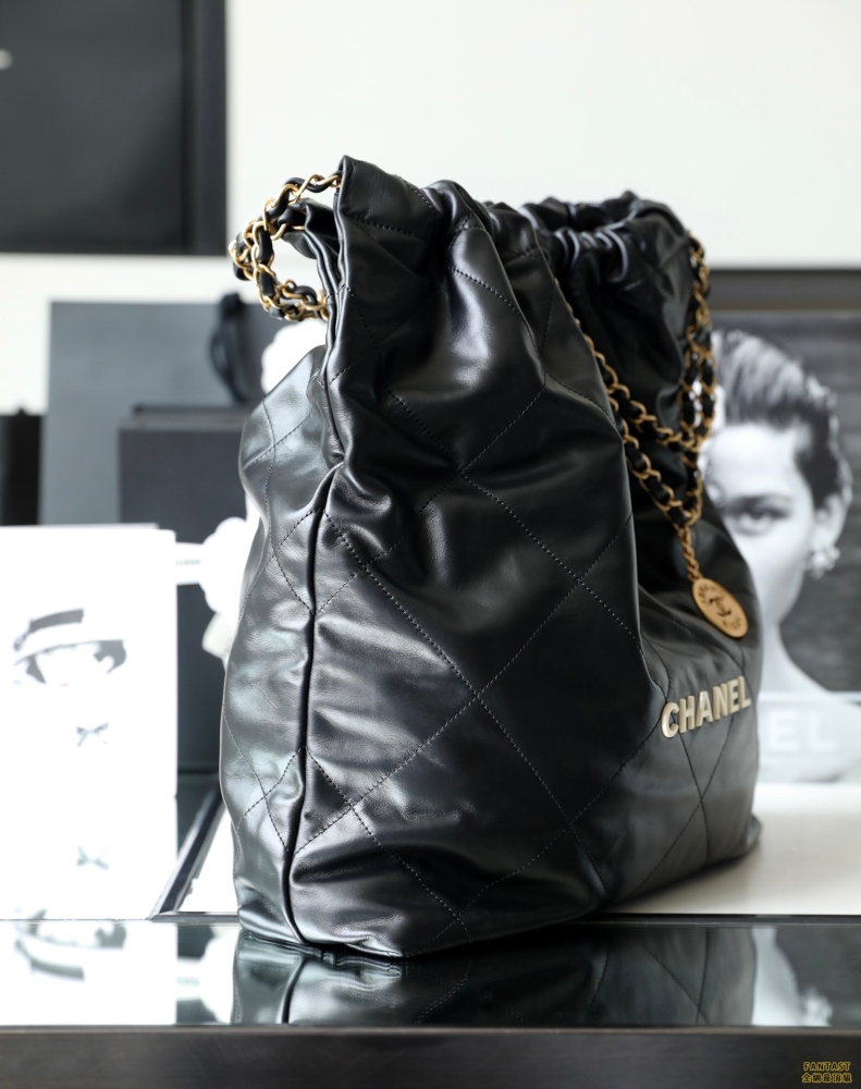 Chanel 22s|  黑色白扣 22bag小號