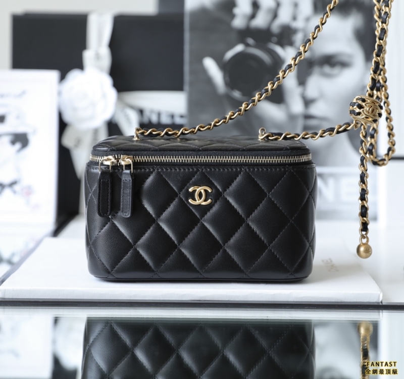 Chanel 22s |  化妝包 黑色 核桃金球鏈條長盒子