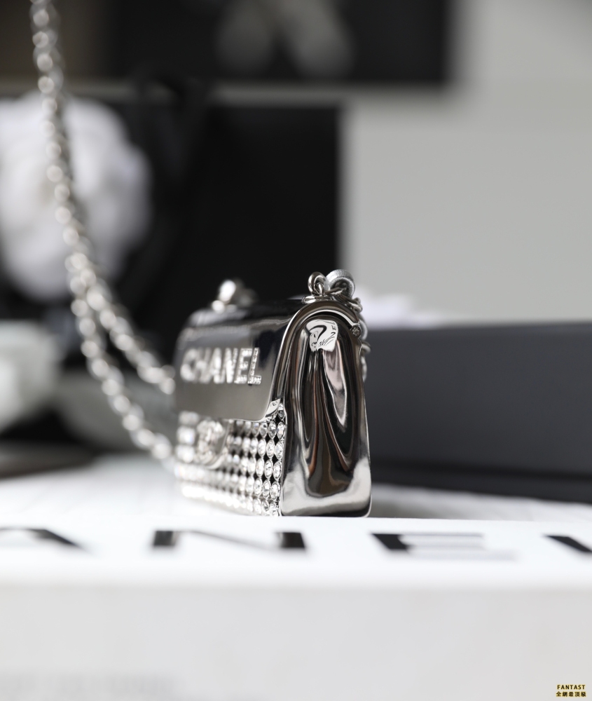 CHANEL22p｜春夏新款飾品鏈條小包 Tinybag金屬裝飾盒 銀色/水晶鑽