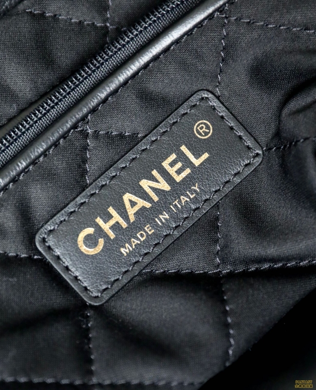 Chanel 22s|  黑色白扣 22bag大號