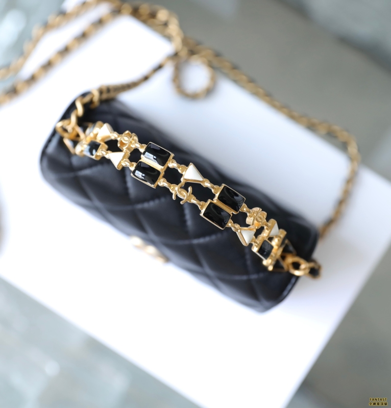 Chanel22/23秋冬系列 琺瑯手柄鏈條口蓋包 中號 黑色