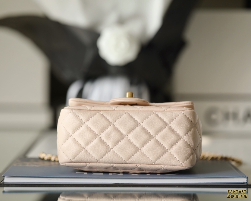 CHANEL Square mini口蓋包 淺奶茶 