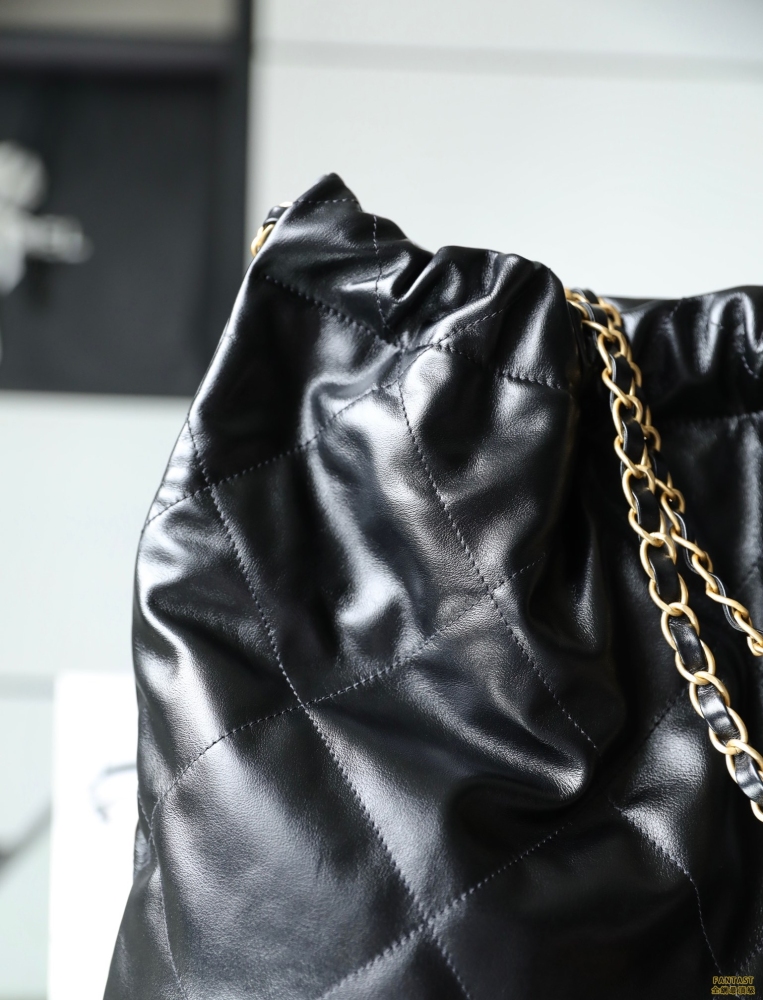 Chanel 22s|  黑色金扣 22bag中號