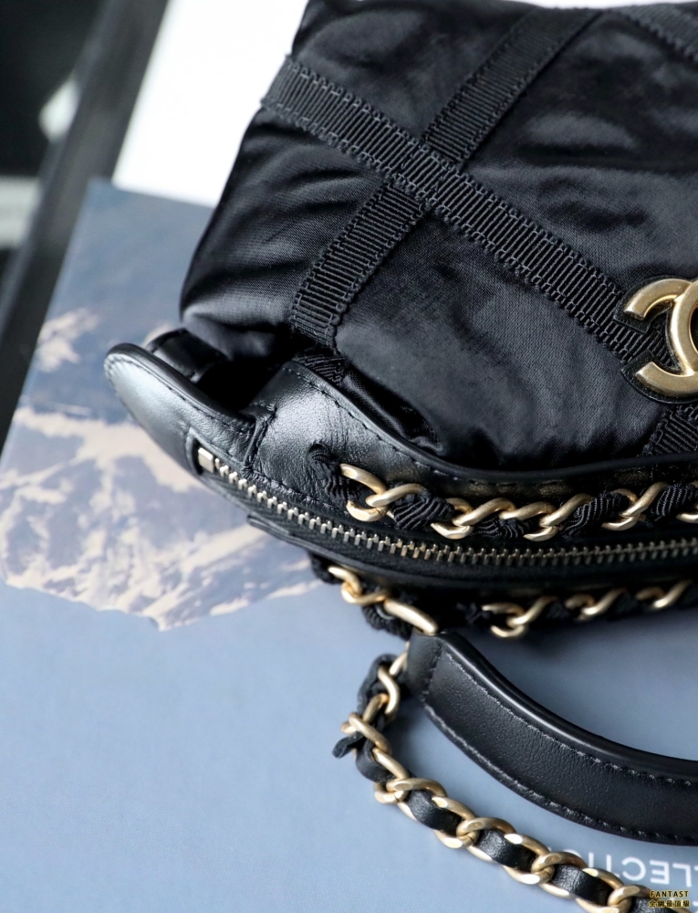 CHANEL｜22p 春夏系列 mini餃子包/尼龍餃子包 黑色
