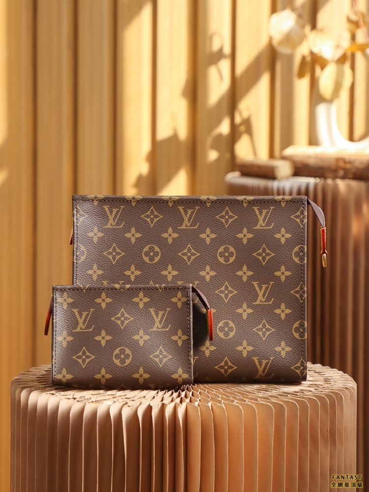 LV 路易威登 TOILETRY26新款洗漱包 #M81412