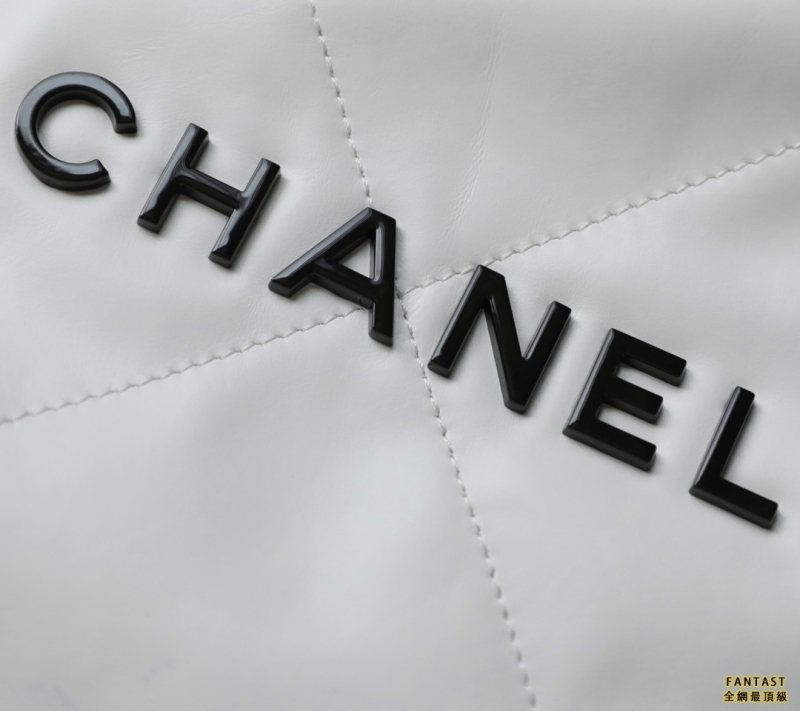 Chanel 22s|  白色金扣 22bag小號