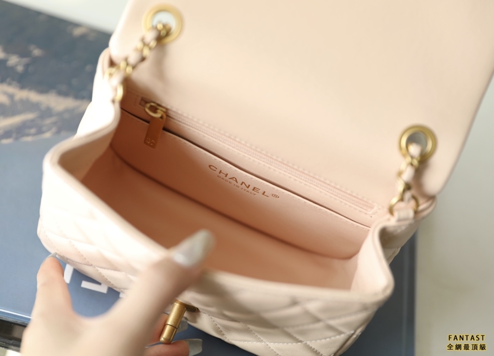 CHANEL Square mini口蓋包 淺奶茶 