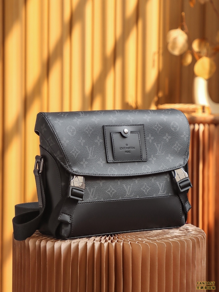 LV 路易威登 VOYAGER郵差包 #M40511#