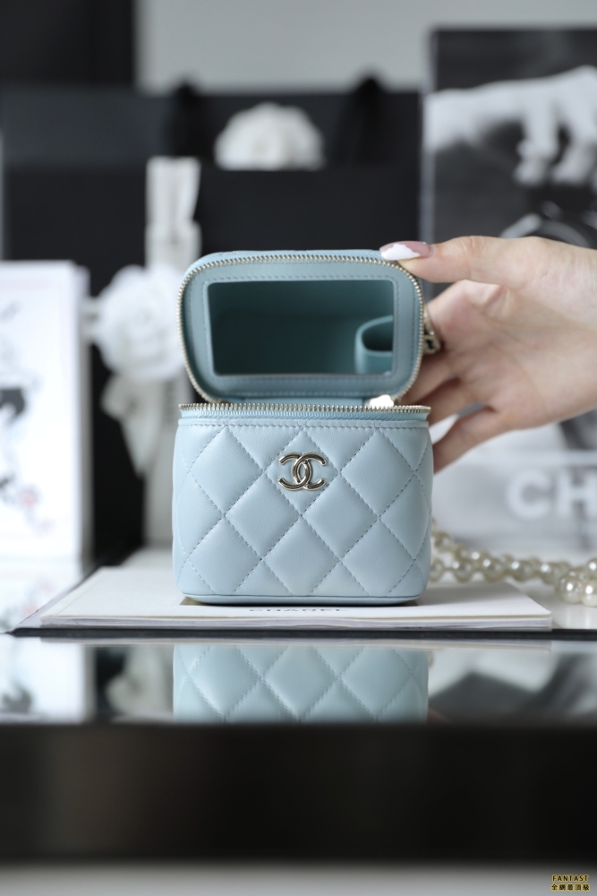 CHANEL22P春夏 珍珠鏈條小盒子包 淡蓝