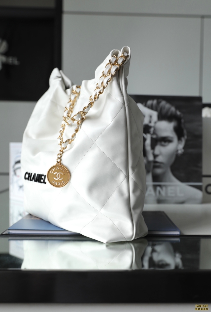 Chanel 22s | 白色/黑扣 22bag中號