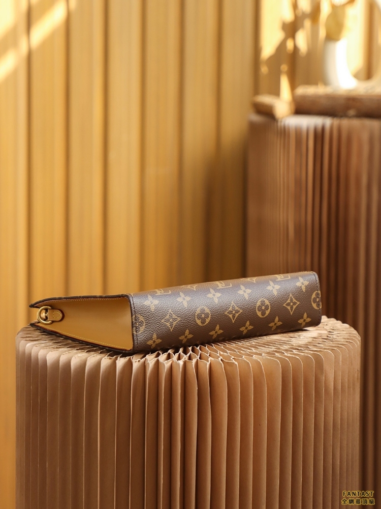 LV 路易威登 TOILETRY26新款洗漱包 #M81412