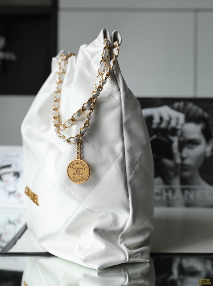 Chanel 22s|  白色金扣 22bag中號