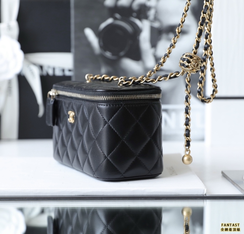 Chanel 22s |  化妝包 黑色 核桃金球鏈條長盒子