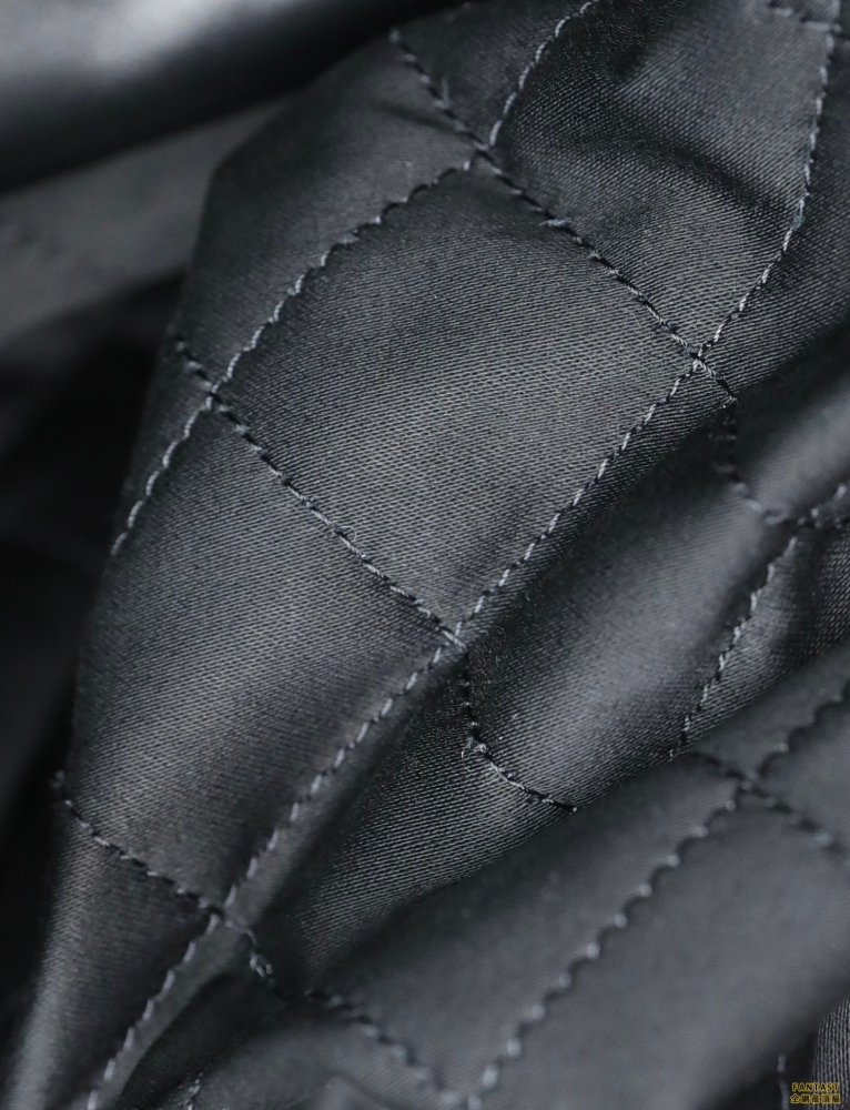 Chanel 22s|  黑色白扣  22bag中號