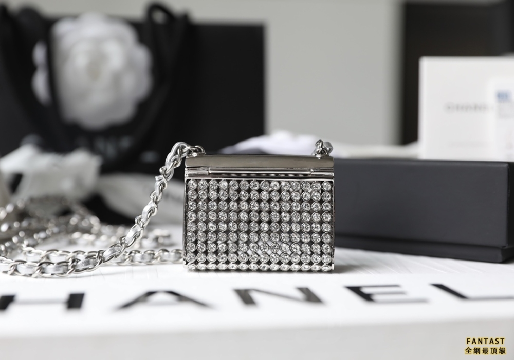 CHANEL22p｜春夏新款飾品鏈條小包 Tinybag金屬裝飾盒 銀色/水晶鑽