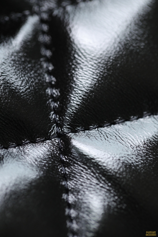 chanel 22A手工坊 亮面牛皮雙肩背包 黑色