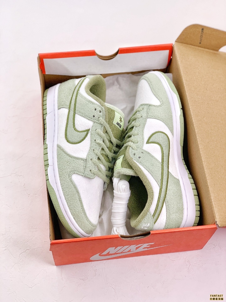 Nike Dunk Low 「Fleece」 白綠羊絨