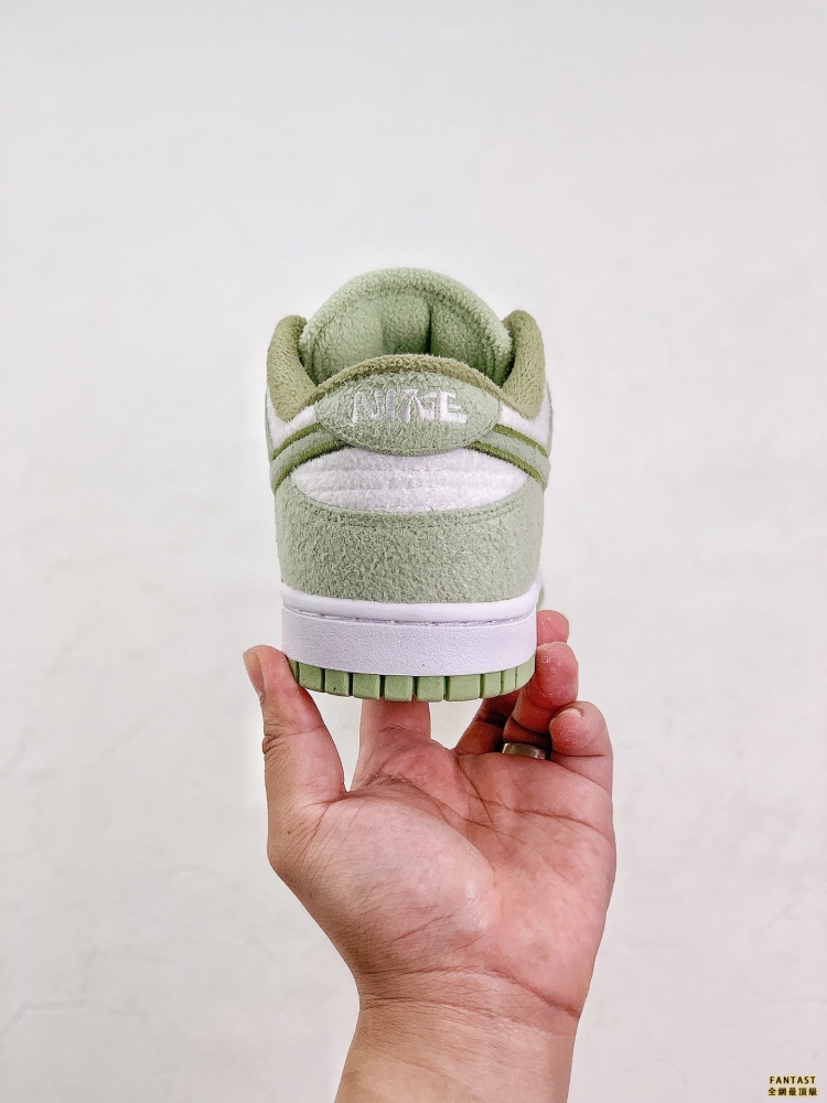 Nike Dunk Low 「Fleece」 白綠羊絨