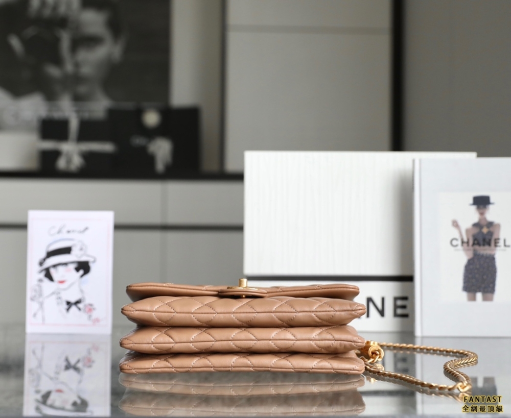 Chanel 22K秋冬 小金柱調節鏈口蓋包大號 奶茶色 