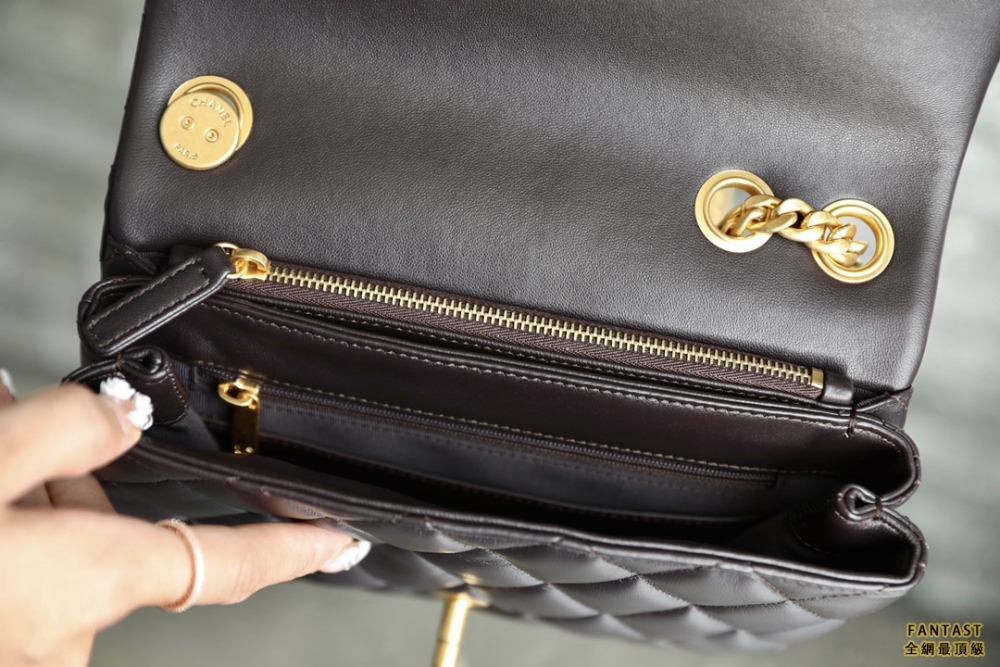 Chanel 22k秋冬 小金柱調節鏈口蓋包/深棕 