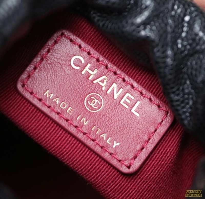 Chanel22A手工坊 徽章金幣mini鏈條水桶包 黑色