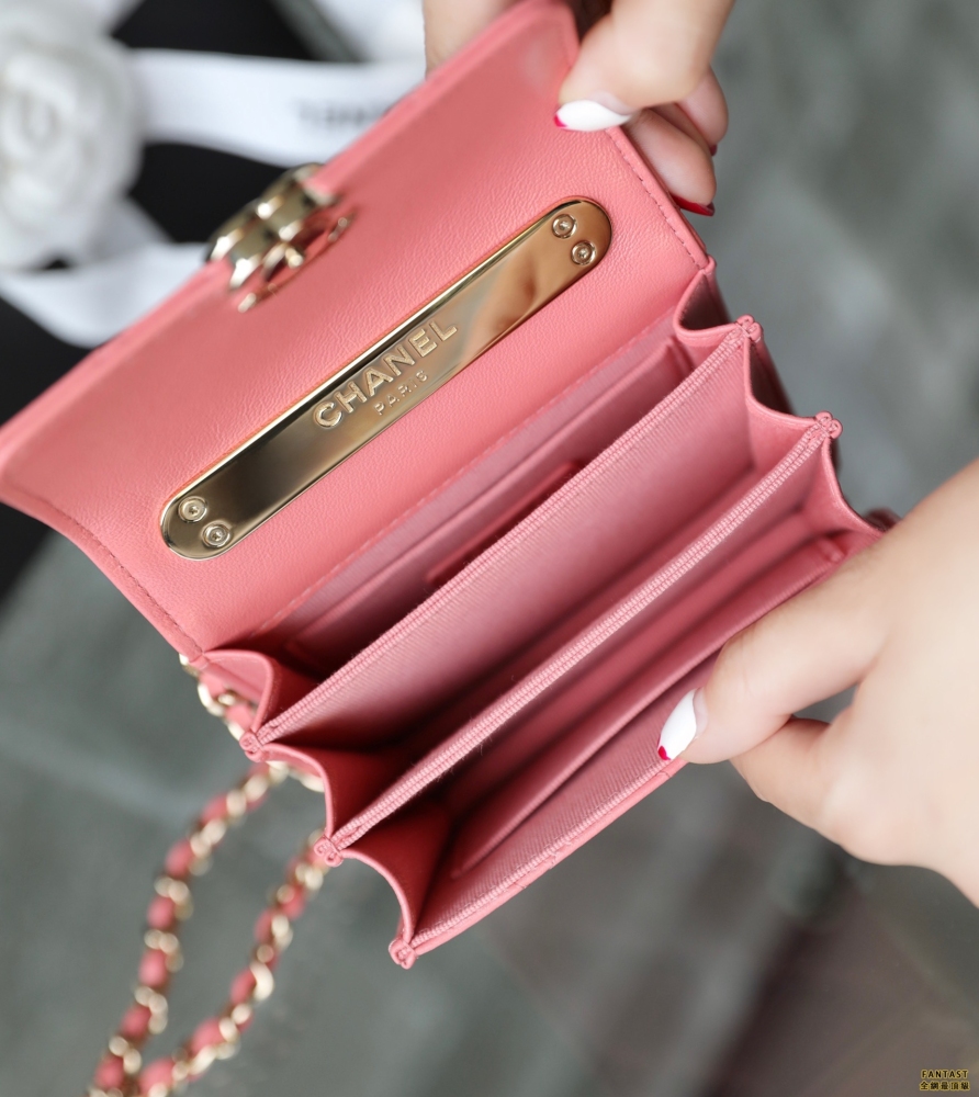 Chanel 22A手工坊系列 Mini手柄鏈條小包 粉色