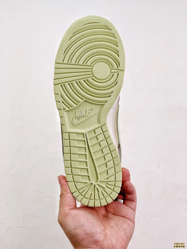 NIKE DUNK SB LOW 深棕米白