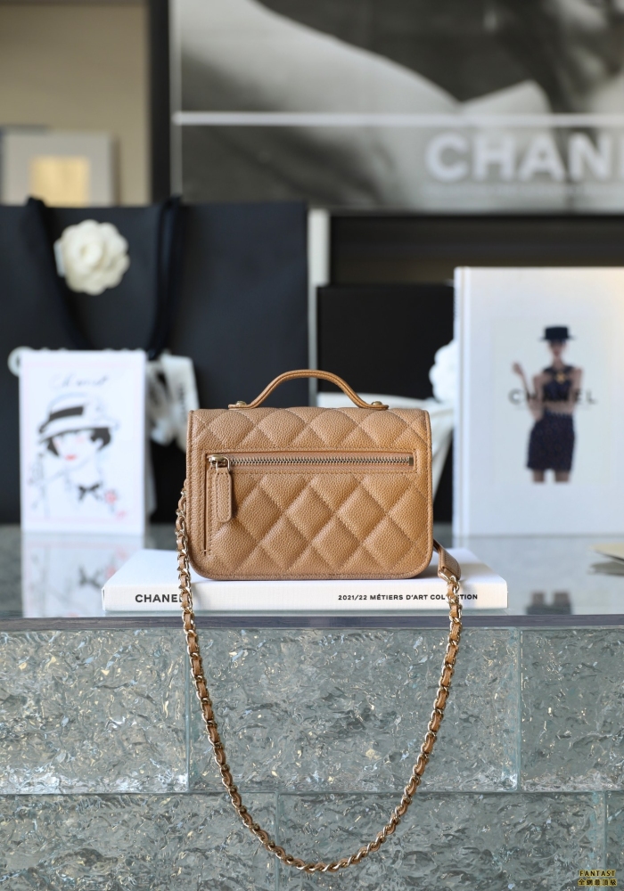 Chanel22/23秋冬 Mini郵差包 鏈條手拿包 杏色