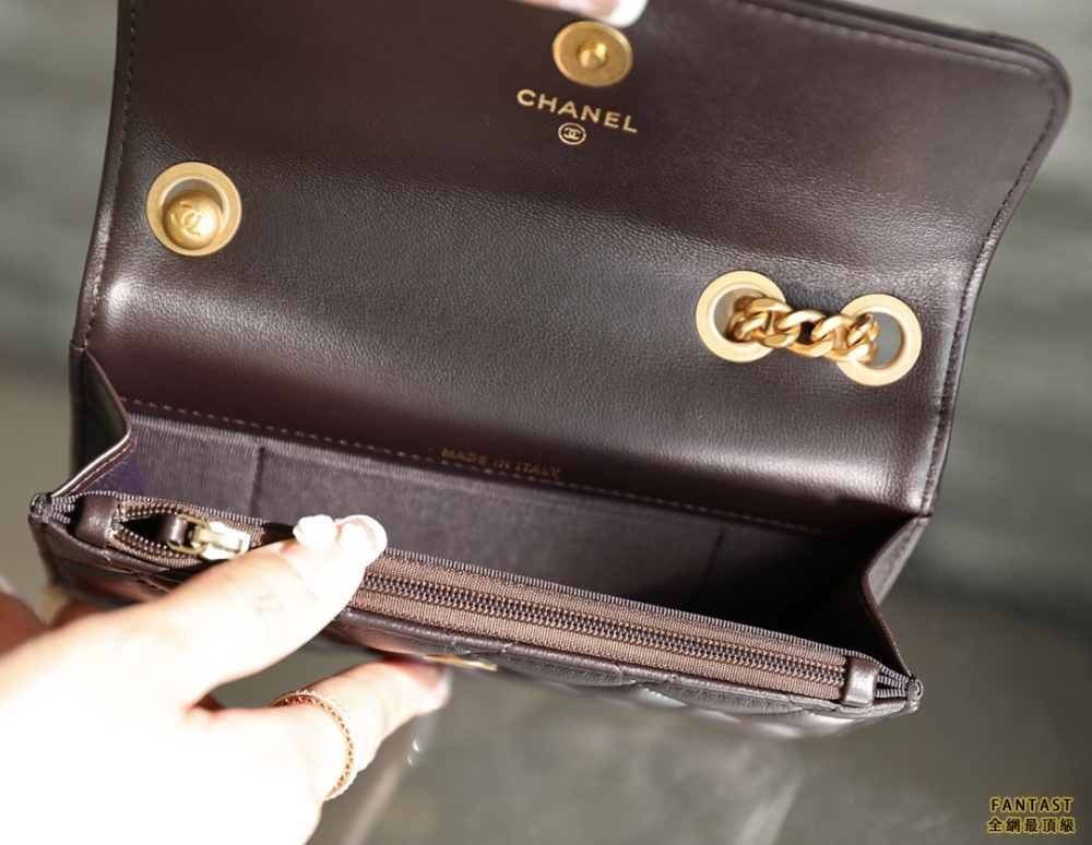 Chanel 22k秋冬 小金柱調節鏈手機包 深棕