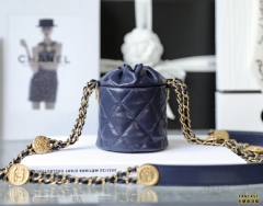 Chanel22A手工坊 徽章金幣mini鏈條水桶包 海軍藍