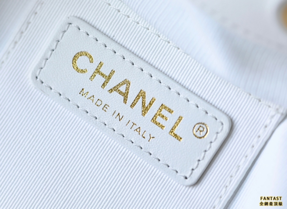 Chanel香奈兒 22s抽繩水桶背包 白色