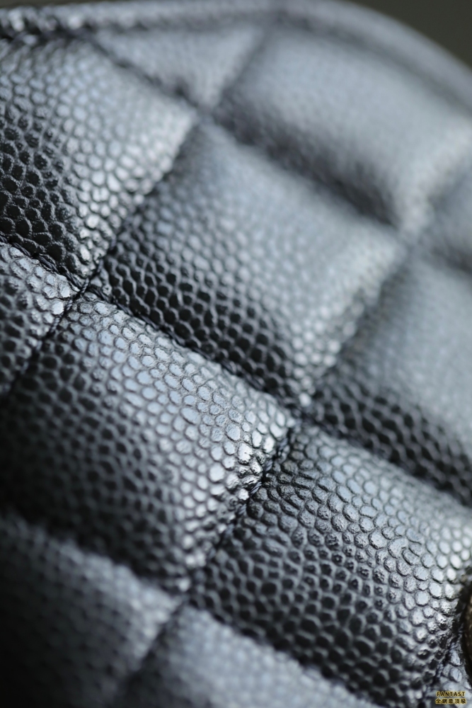 Chanel 22/23秋冬 Mini郵差包 鏈條手拿包 黑色