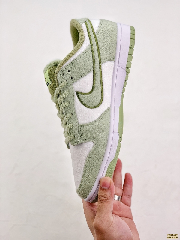 Nike Dunk Low 「Fleece」 白綠羊絨