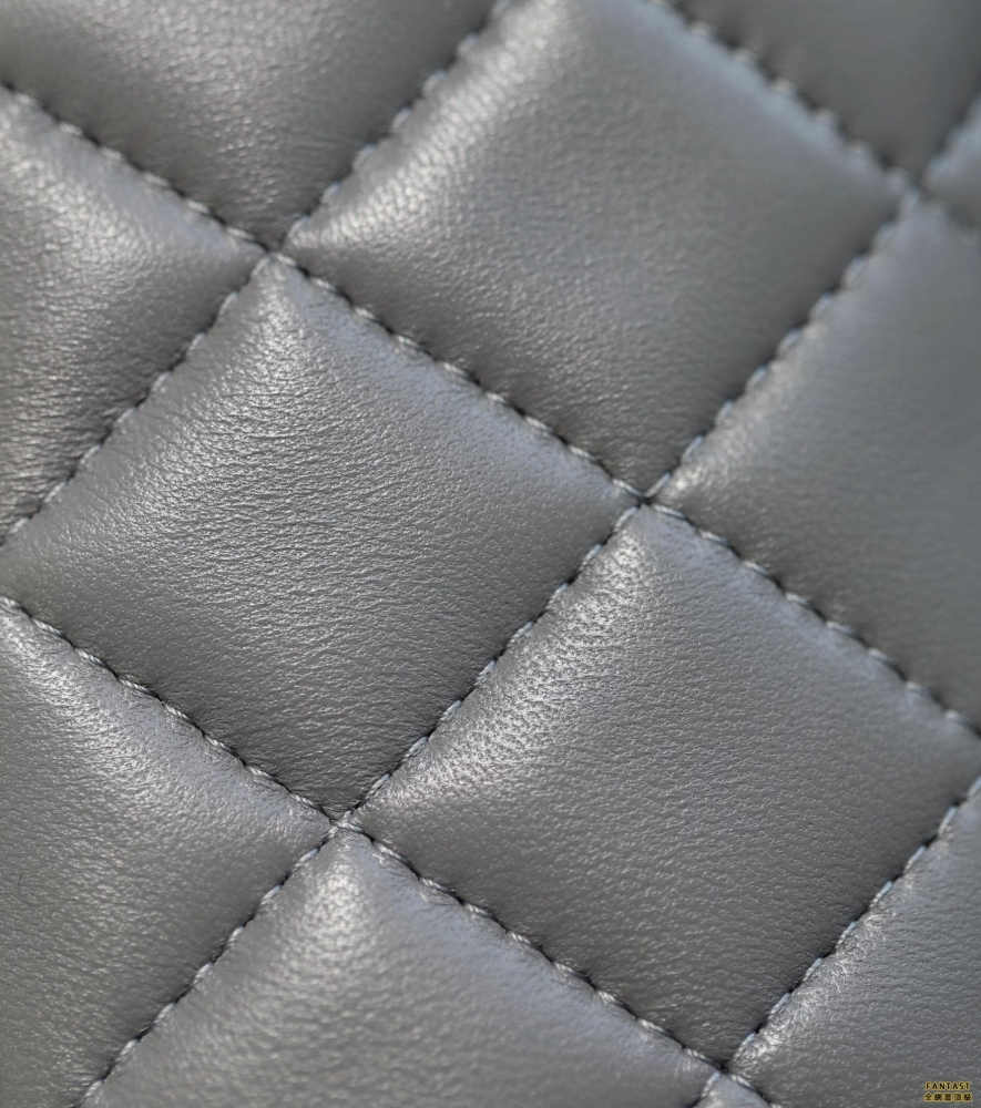 Chanel 22a手工坊 mini口蓋CF手提包 深灰色