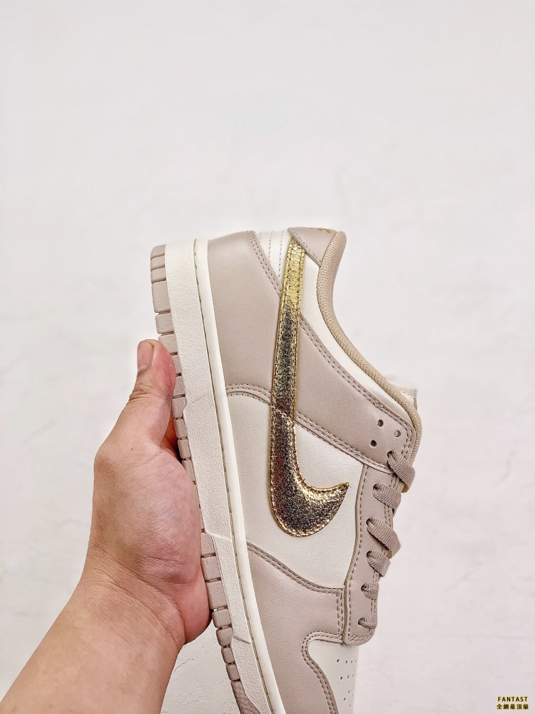 Nike Dunk Low 「Gold Swoosh」 米白金鉤