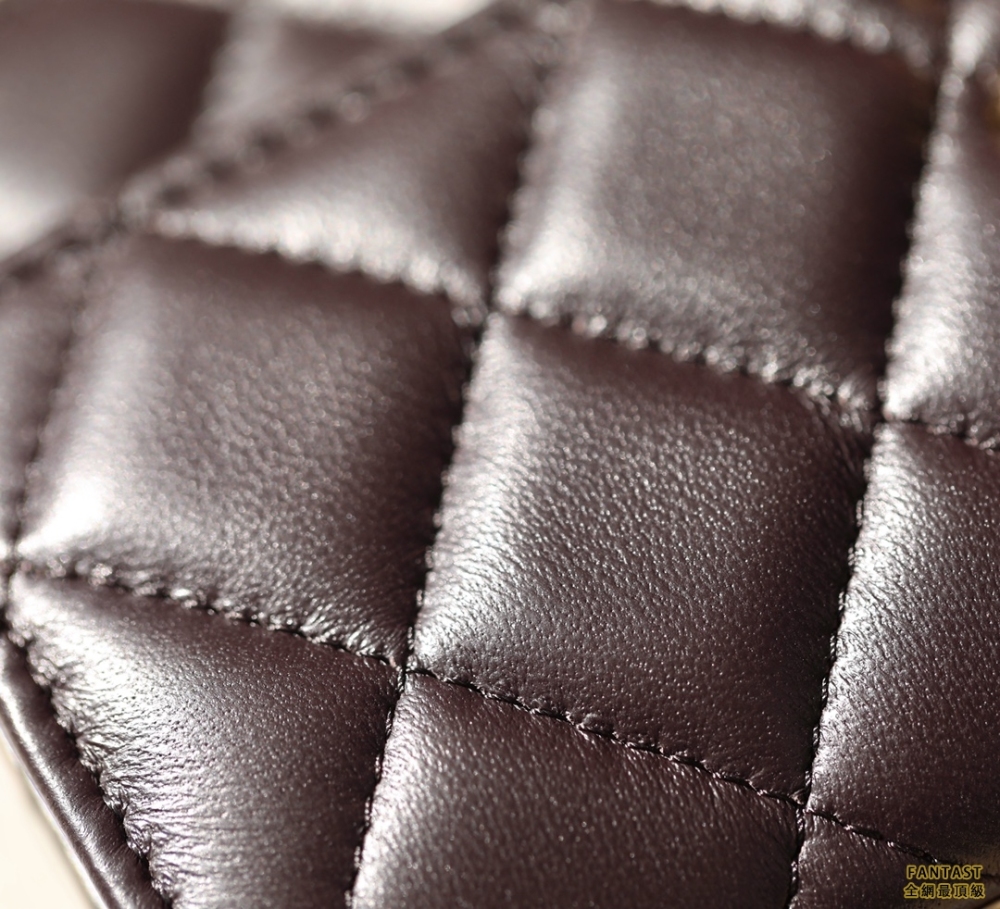 Chanel 22k秋冬 小金柱調節鏈手機包 深棕